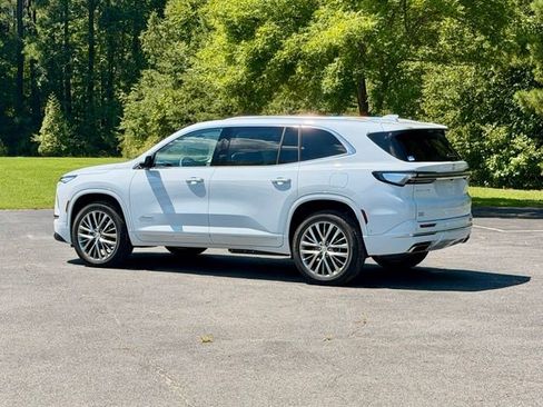 Used 2026 Buick Enclave Avenir w/ Super Cruise Package FWD image 4