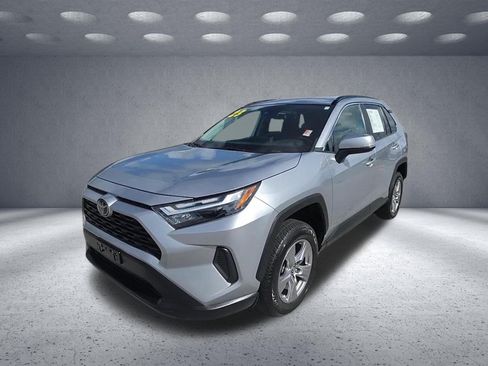 Used 2023 Toyota RAV4 XLE FWD image 3