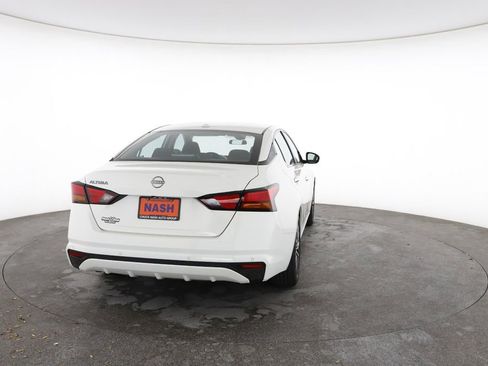 Used 2025 Nissan Altima 2.5 SV image 11