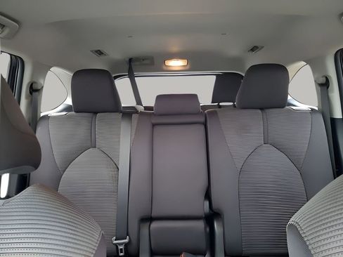 Used 2025 Toyota Highlander LE FWD image 43
