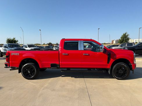 Used 2024 Ford F250 XLT w/ Black Appearance Package AWD/4WD image 6