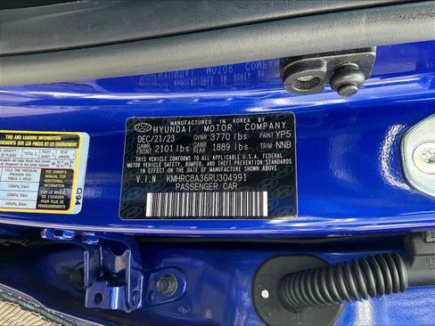 Used 2024 Hyundai Venue Limited FWD image 19