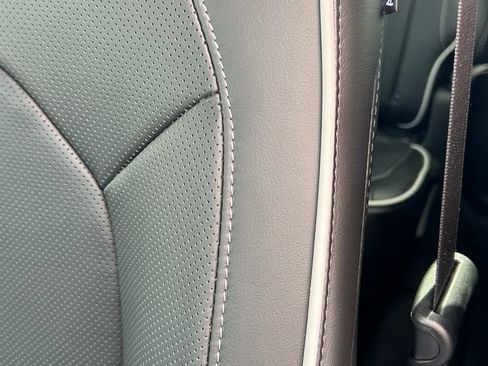 New 2027 Chrysler Pacifica Limited FWD image 13