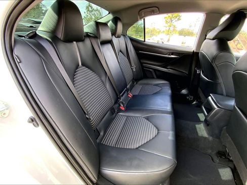 Used 2023 Toyota Camry SE image 18