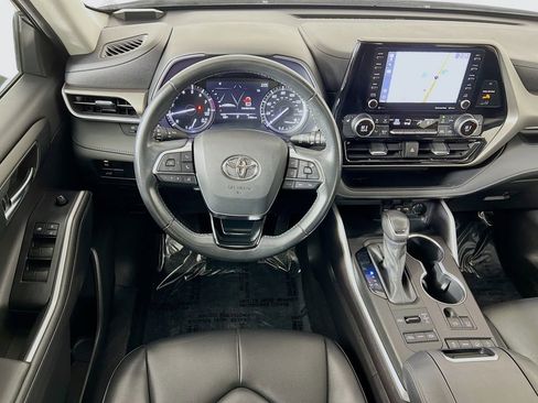 Used 2021 Toyota Highlander XLE image 23