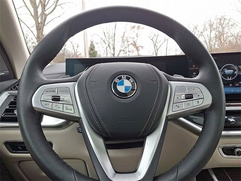 Used 2024 BMW X7 xDrive40i w/ Premium Package image 21