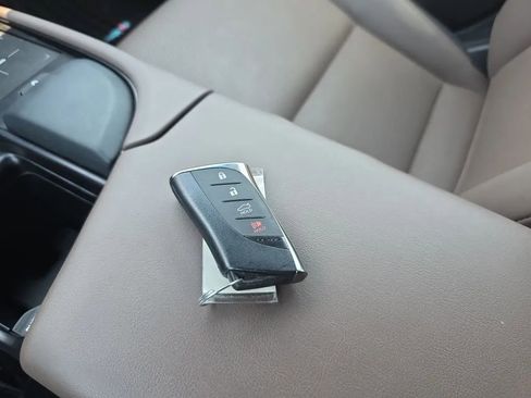 Used 2022 Lexus ES 300h w/ Premium Package FWD image 36