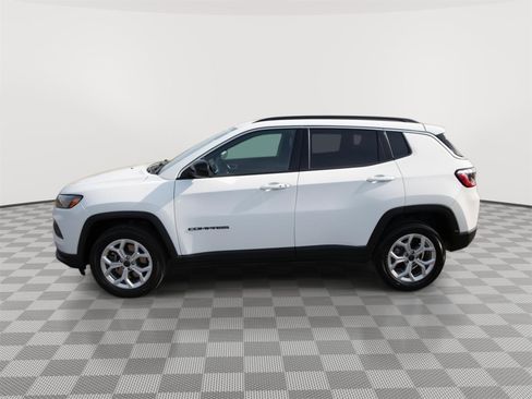 Used 2025 Jeep Compass Latitude image 8