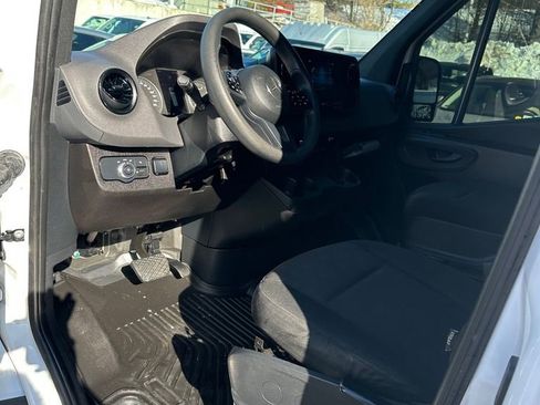 Used 2023 Mercedes-Benz Sprinter 2500 image 10