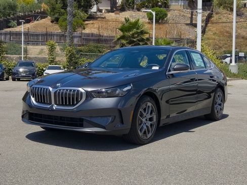 New 2027 BMW 530i RWD image 2