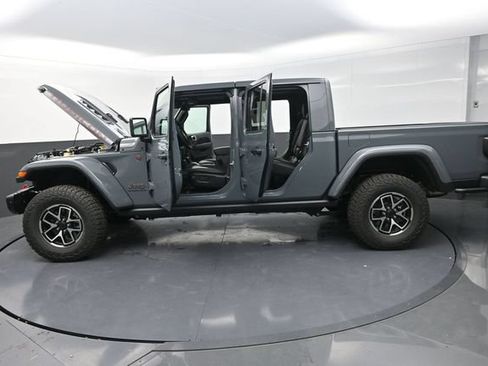Used 2025 Jeep Gladiator Rubicon AWD/4WD image 33