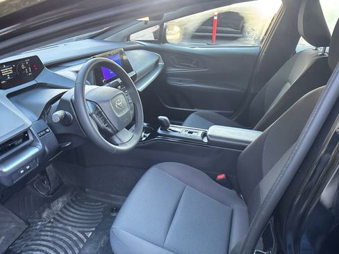 Used 2025 Toyota Prius LE image 9