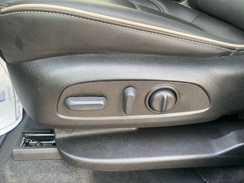 Used 2023 Chevrolet Traverse Premier image 15