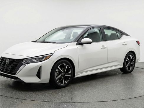 Used 2025 Nissan Sentra SV image 3