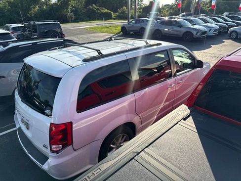 Used 2014 Dodge Grand Caravan SXT FWD image 4