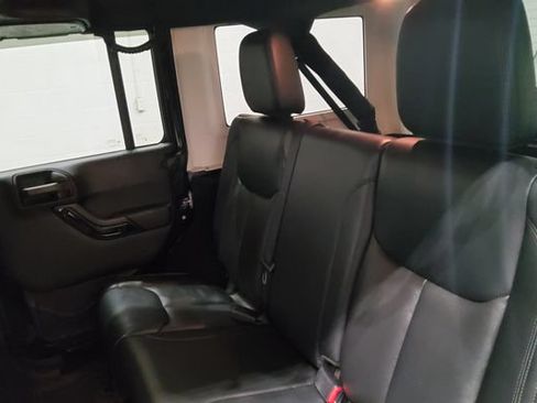 Used 2015 Jeep Wrangler Unlimited Sahara AWD/4WD image 24