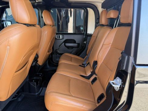 Used 2021 Jeep Gladiator Sport image 9