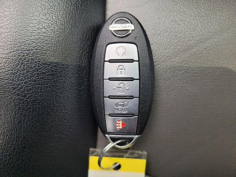 Used 2020 Nissan Pathfinder SL FWD image 32