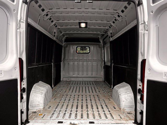 Used 2025 RAM ProMaster 2500 w/ Convenience Group FWD image 11