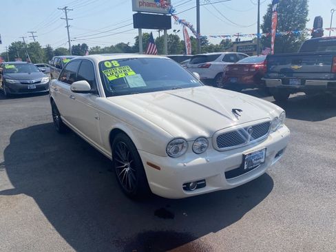 Used 2008 Jaguar XJ8 image 3