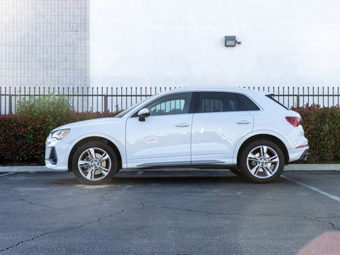 Used 2020 Audi Q3 2.0T Premium Plus w/ Premium Plus Package image 3