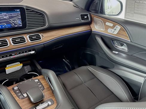New 2025 Mercedes-Benz GLS 580 4MATIC image 21