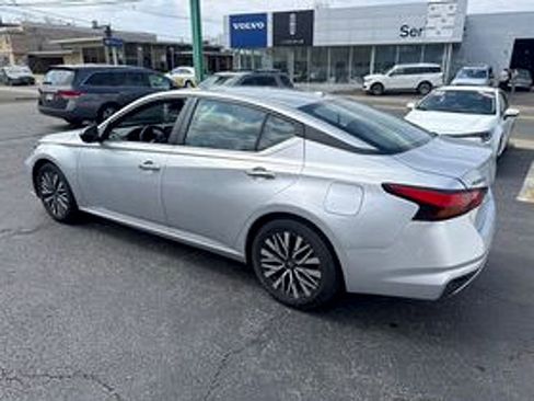 Used 2024 Nissan Altima 2.5 SV FWD image 7