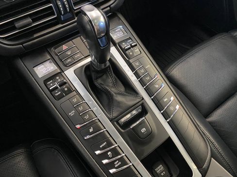 Used 2020 Porsche Macan image 18