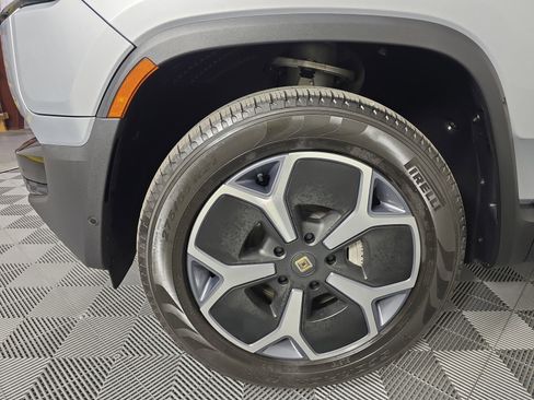 Used 2024 Rivian R1T Adventure image 9