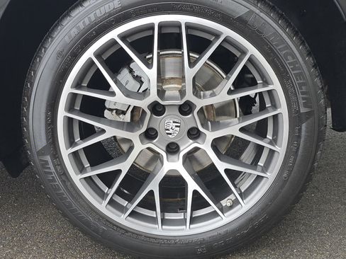 Used 2018 Porsche Macan S image 27