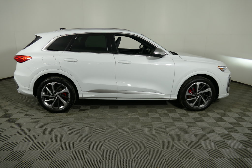 Used 2025 Audi SQ5 Premium Plus w/ Premium Plus Package AWD/4WD image 2