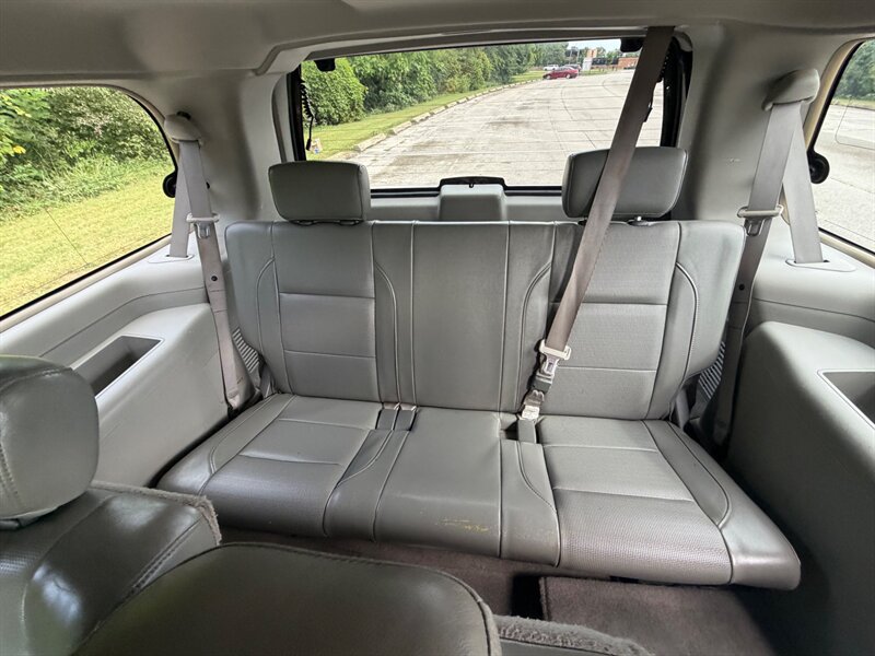 Used 2004 Nissan Armada LE w/ (DVD) Technology Pkg (LE) AWD/4WD image 12