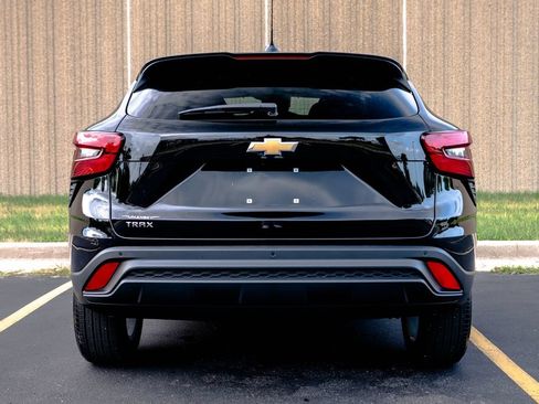 Used 2026 Chevrolet Trax LS w/ LS Convenience Package FWD image 8