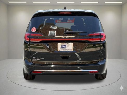 New 2026 Chrysler Pacifica Select image 7