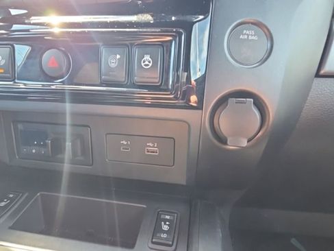 Used 2023 Nissan Titan PRO-4X w/ Pro-4x Convenience Package AWD/4WD image 40