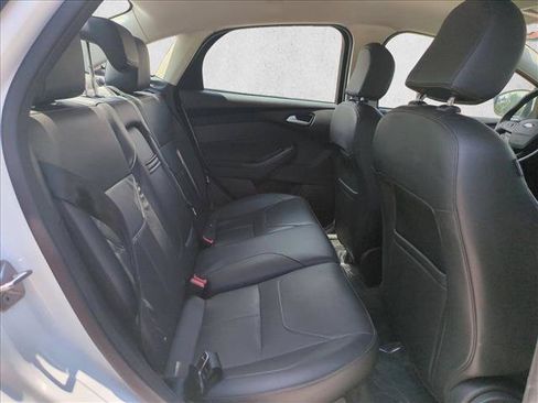 Used 2015 Ford Focus SE w/ Equipment Group 201A FWD image 18