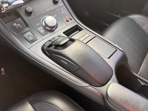 Used 2013 Lexus CT 200h image 25