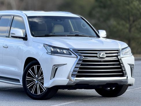 Used 2020 Lexus LX 570 4WD w/ Luxury Package image 49
