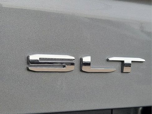 New 2026 GMC Sierra 1500 SLT image 9