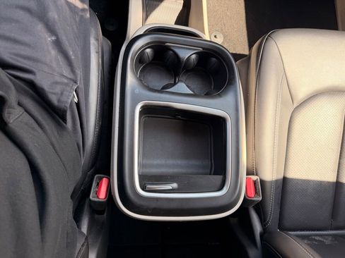 Used 2024 Chrysler Pacifica Touring-L FWD image 17
