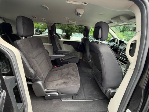 Used 2019 Dodge Grand Caravan SE FWD image 9
