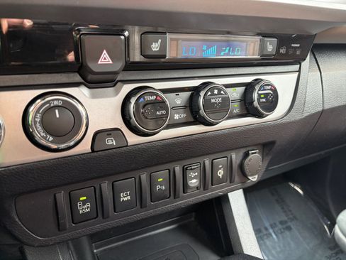 Used 2017 Toyota Tacoma Limited w/ Tow Package AWD/4WD image 25