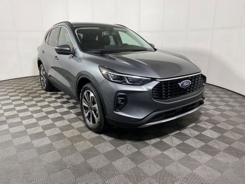 Used 2024 Ford Escape Platinum image 2