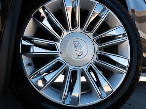 Used 2017 Cadillac Escalade ESV Platinum image 46