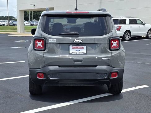 Used 2021 Jeep Renegade Latitude FWD image 5