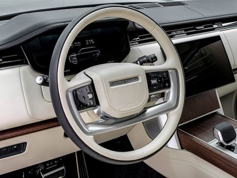 Used 2025 Land Rover Range Rover SE image 14