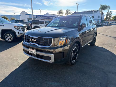 Used 2024 Kia Telluride S w/ S Sunroof Package image 4