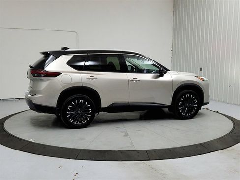 Used 2025 Nissan Rogue SL w/ Tech Package image 7