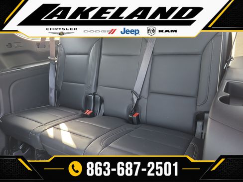 Used 2024 GMC Yukon XL SLT w/ SLT Premium Package AWD/4WD image 12