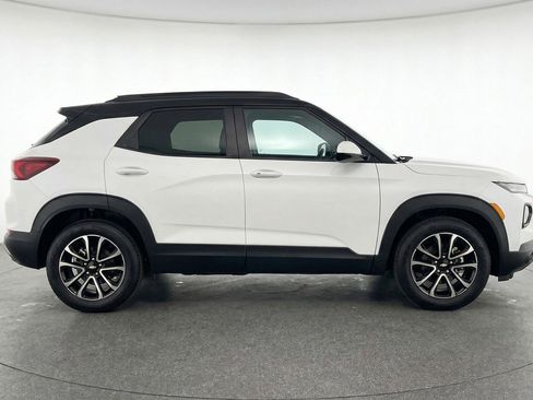 Used 2025 Chevrolet TrailBlazer LT image 11